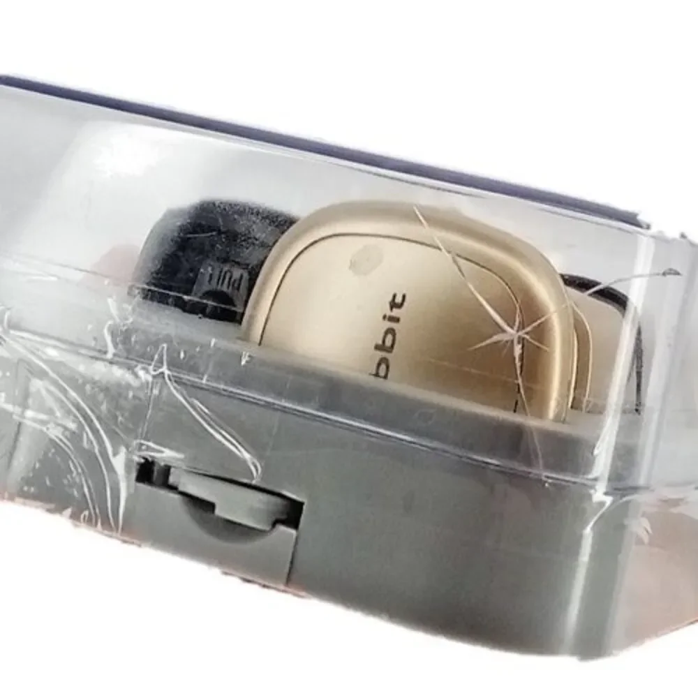 Sealed Rabbit Wine Preserver Vacuum Pump 2 Stoppers Barware Kit New Damaged Case